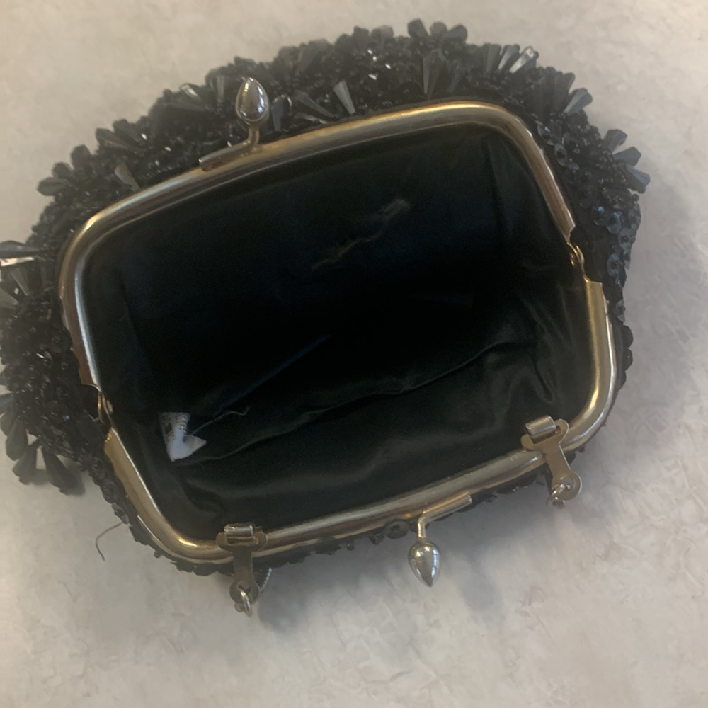 Vintage beaded clutch purse. - Picture 2 of 5